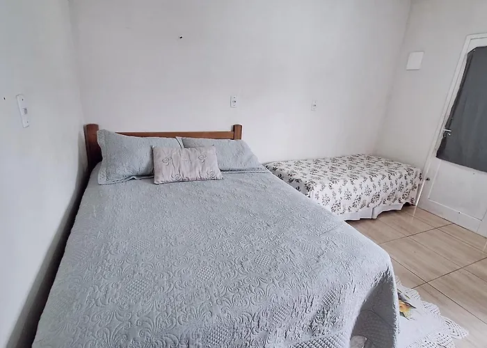 KITNET S1 em TORRES-RS - Na mais bela praia Gaúcha - Cozinha - Banheiro - Ar condicionado - TV e Wi-Fi - Estacionamento - Anfitriã Superhost no BnB